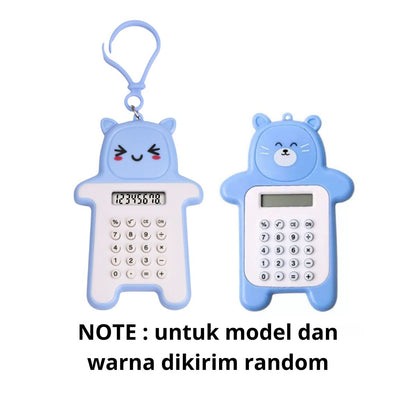 Calculator Mini Portable Motif Bear / Kalkulator 8 Digit Alat Hitung Pejumlahan Pengurangan Perkalian Pembagian Bentuk Gambar Beruang Lucu Tombol Karet Perlengkapan ATK Anak TK SD SMP Sekolah Kantor Kado Hadiah Ulang Tahun Souvenir Tambah Kurang Kali Bagi