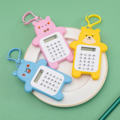Calculator Mini Portable Motif Bear / Kalkulator 8 Digit Alat Hitung Pejumlahan Pengurangan Perkalian Pembagian Bentuk Gambar Beruang Lucu Tombol Karet Perlengkapan ATK Anak TK SD SMP Sekolah Kantor Kado Hadiah Ulang Tahun Souvenir Tambah Kurang Kali Bagi
