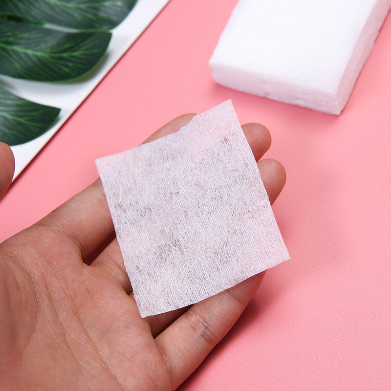 Kapas Make Up Tipis (Isi 25 Lembar) Facial Cleansing Cotton Toner Pembersih Wajah Pengangkat Kotoran Bedak Eyeshadow Eyeliner Lipstik Mascara / Tissue Makeup Skincare Halus Lembut Serap Air Motif Karakter Lucu Kecantikan Traveling Remover Pack Mini Travel