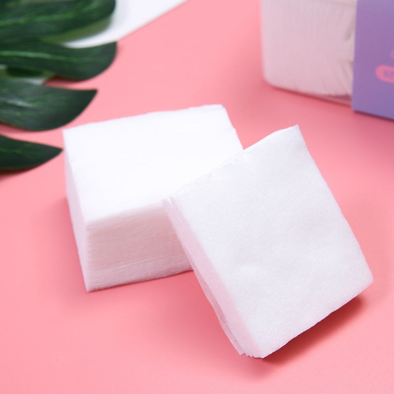 Kapas Make Up Tipis (Isi 25 Lembar) Facial Cleansing Cotton Toner Pembersih Wajah Pengangkat Kotoran Bedak Eyeshadow Eyeliner Lipstik Mascara / Tissue Makeup Skincare Halus Lembut Serap Air Motif Karakter Lucu Kecantikan Traveling Remover Pack Mini Travel