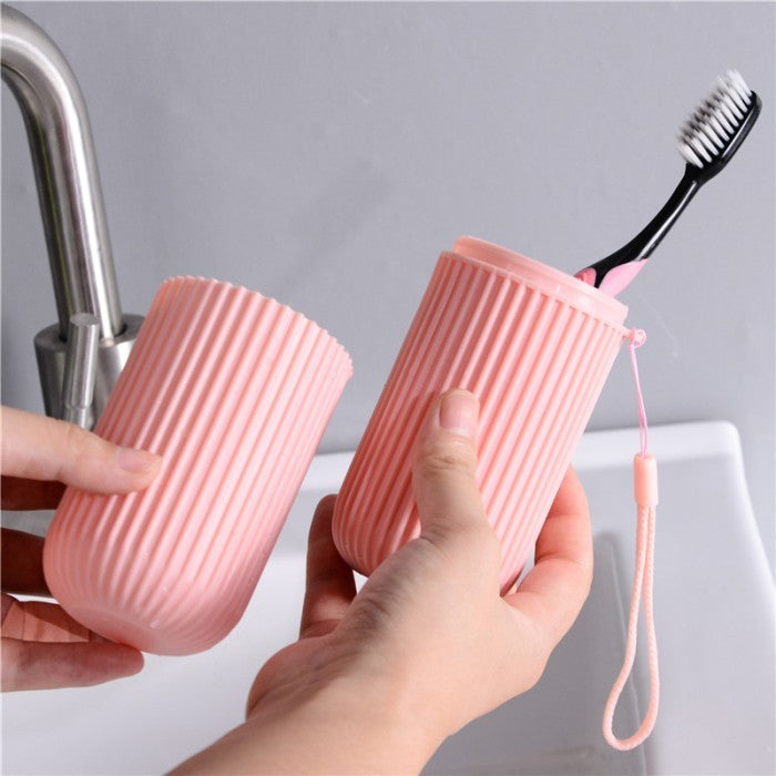Tempat Sikat Gigi Free Gantungan / Travel Toothbrush Case Wadah Tempat Penyimpanan Peralatan Mandi Sabun Odol Pasta Kanebo Kain Bentuk Tabung Praktis / Kotak Alat Perlengkapan Traveling Warna Pastel Aesthetic Untuk Souvenir Pernikahan Multifungsi