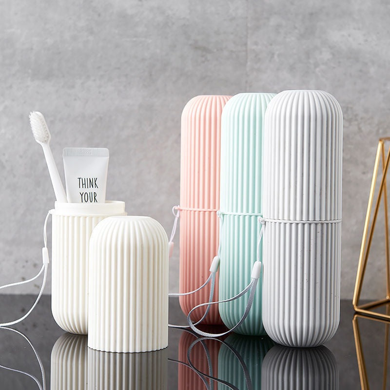 Tempat Sikat Gigi Free Gantungan / Travel Toothbrush Case Wadah Tempat Penyimpanan Peralatan Mandi Sabun Odol Pasta Kanebo Kain Bentuk Tabung Praktis / Kotak Alat Perlengkapan Traveling Warna Pastel Aesthetic Untuk Souvenir Pernikahan Multifungsi