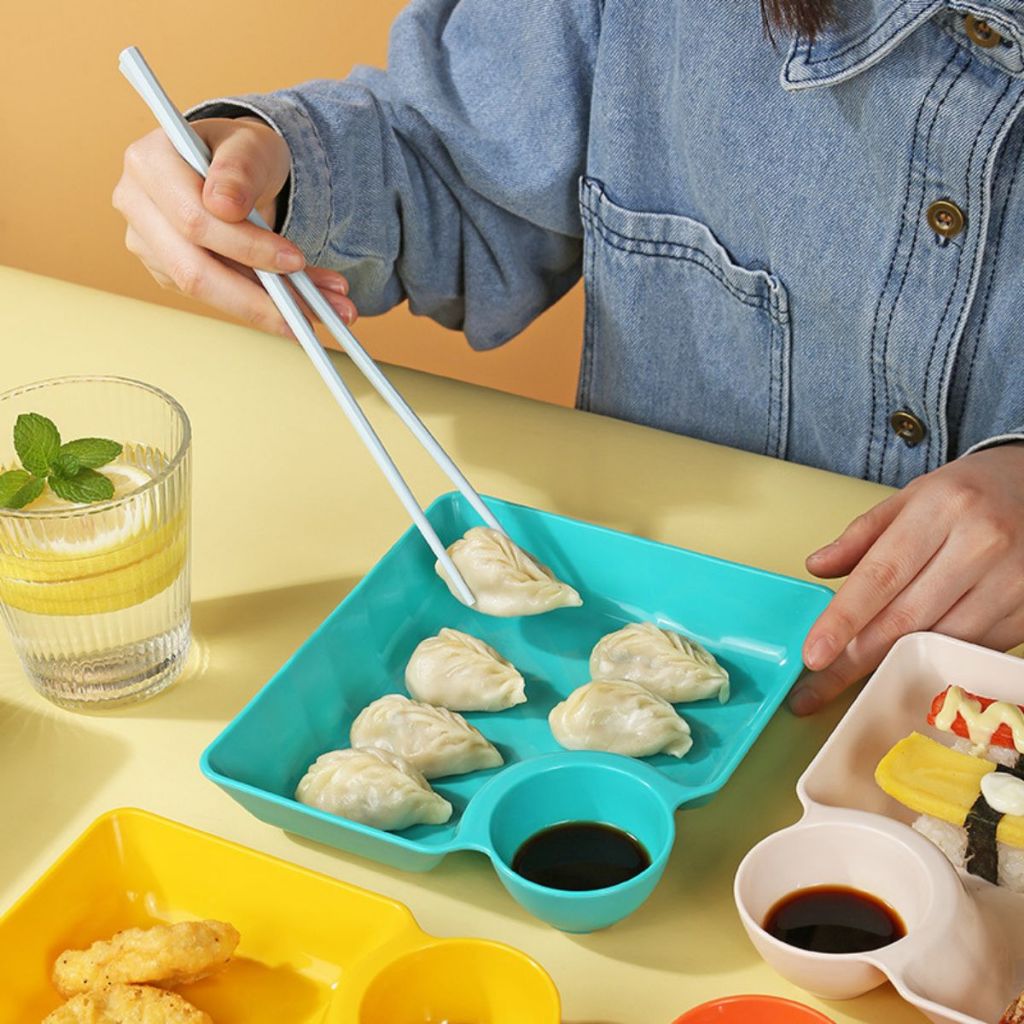 Piring Pangsit 2in1 Plastik / Tempat Saji Cemilan Dimsum Kentang Sushi Snack Dengan Wadah Saus Kecap Unik Tahan Pecah Serbaguna