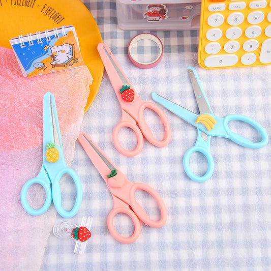 Gunting Kertas Anak Karakter Ujung Bulat Tumpul Safety Plastic Rounded Scissors Kids Safe / Alat Pemotong Kertas Buku Origami Bahan Plastik / Perlengkapan ATK Sekolah Anak TK SD Playgroup Kantor
